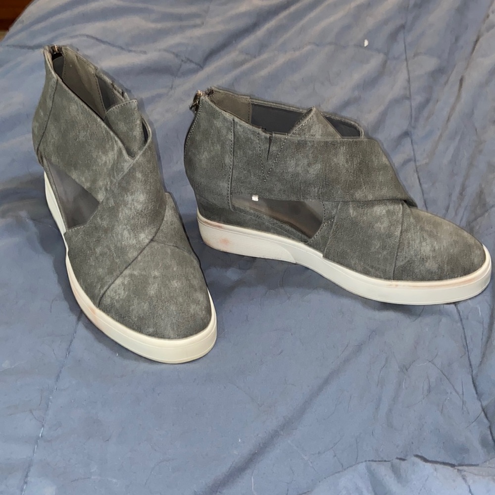 JG Cut Out Ankle Crisscross Wedge Size 8